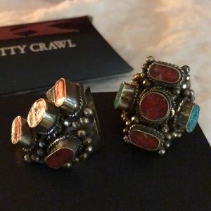 ᴍᴏᴅ ᴀʀᴛ ʀɪɴɢs ʜᴀɴᴅ ᴄᴀsᴛᴇᴅ ɪɴ ʜᴀᴍᴍᴇʀᴇᴅ sɪʟᴠᴇʀ